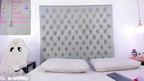 Snapshot of aria_paul chatting on 10.17.25 aria online show from 10.17.25