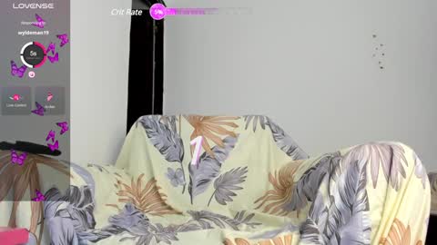 Snapshot of ariadna_cute chatting on 12.04.24 linda online show from 12.04.24