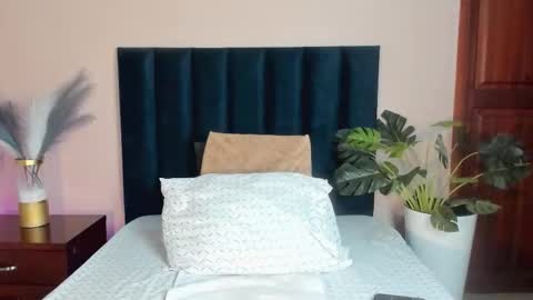 AriadnaHolt online show from 12.15.25