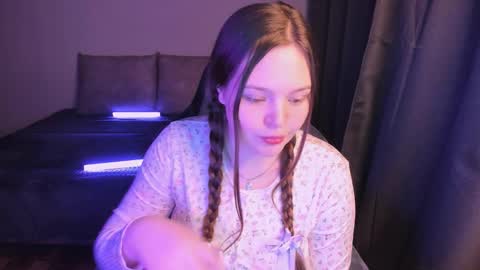 Snapshot of arialane_ chatting on 09.22.25 Aria online show from 09.22.25