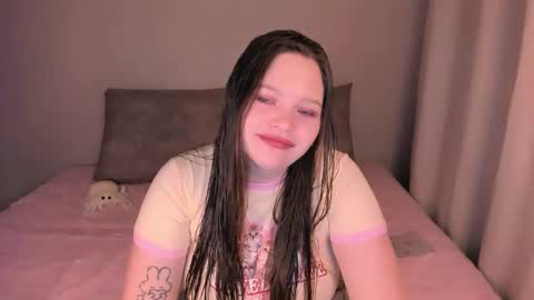 Snapshot of arialane_ chatting on 10.18.25 Aria online show from 10.18.25