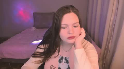 Snapshot of arialane_ chatting on 10.19.25 Aria online show from 10.19.25