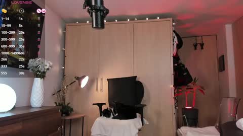 DaniAri - dimension X at night NY time online show from 12.07.24