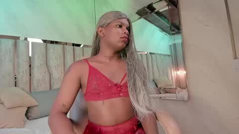 ariana_grande233 online show from 04.14.26