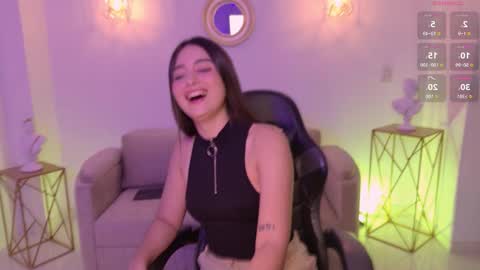 Snapshot of ariana_monroe01 chatting on 11.26.25 Ariana online show from 11.26.25