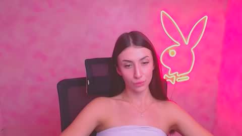 Snapshot of ariana_muur chatting on 09.15.25 Ariana online show from 09.15.25