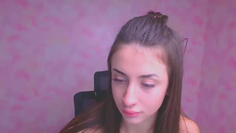 Snapshot of ariana_muur chatting on 09.18.25 Ariana online show from 09.18.25