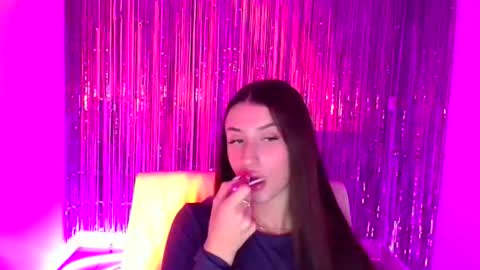Snapshot of ariana_muur chatting on 09.29.25 Ariana online show from 09.29.25