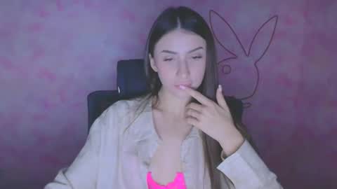 Snapshot of ariana_muur chatting on 10.13.25 Ariana online show from 10.13.25