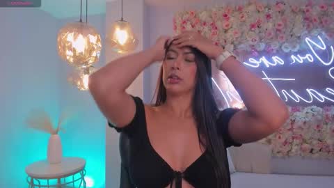 Ariana Dumont online show from 10.21.25