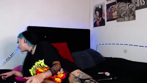 Snapshot of arianauwu666 chatting on 01.05.25 help me 100 hands up my OF is Free online show from 01.05.25