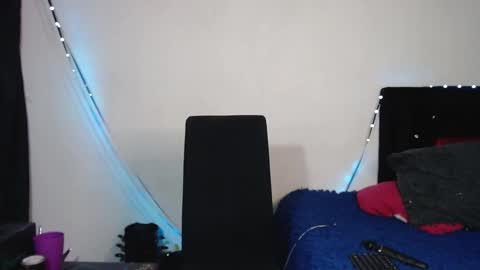 Snapshot of arianauwu666 chatting on 02.28.25 help me 100 hands up my OF is Free online show from 02.28.25