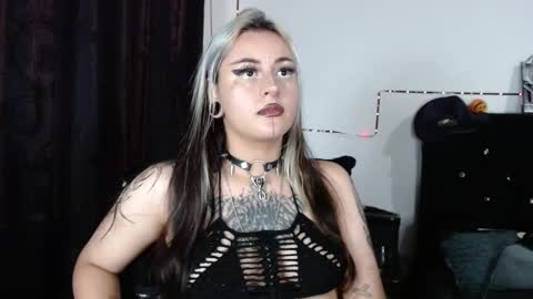 Snapshot of arianauwu666 chatting on 09.25.25 help me 100 hands up my OF is Free online show from 09.25.25