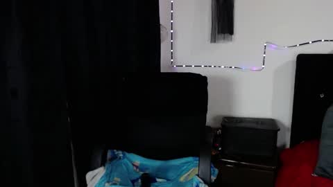 Snapshot of arianauwu666 chatting on 11.15.25 help me 100 hands up my OF is Free online show from 11.15.25