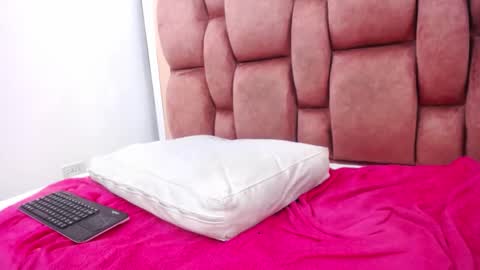 arianna pearl online show from 10.11.25