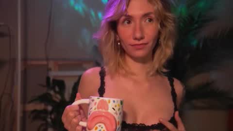 Snapshot of arianna_richi chatting on 10.26.25 Olivka online show from 10.26.25