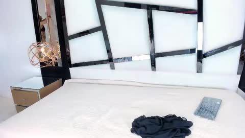 ariannarussell1 online show from 01.19.26