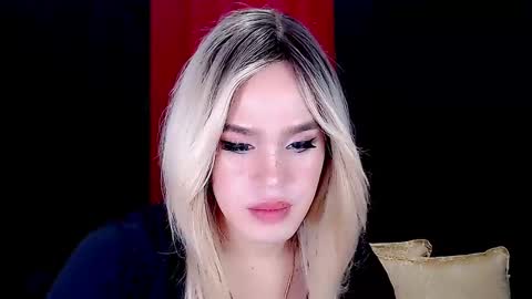 Snapshot of arianne_xoxo777 chatting on 01.12.25 ARIANNE CUMS online show from 01.12.25
