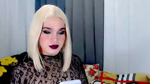 Snapshot of arianne_xoxo777 chatting on 02.25.25 ARIANNE CUMS online show from 02.25.25