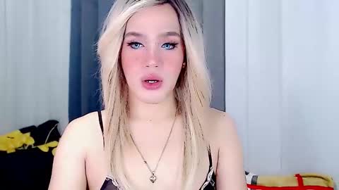 Snapshot of arianne_xoxo777 chatting on 03.02.25 ARIANNE CUMS online show from 03.02.25