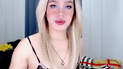 Snapshot of arianne_xoxo777 chatting on 03.02.25 ARIANNE CUMS online show from 03.02.25