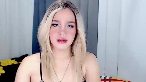 Snapshot of arianne_xoxo777 chatting on 03.07.25 ARIANNE CUMS online show from 03.07.25