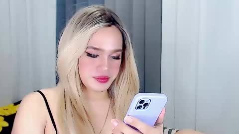 Snapshot of arianne_xoxo777 chatting on 03.07.25 ARIANNE CUMS online show from 03.07.25