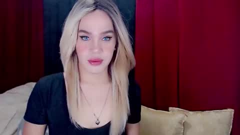 Snapshot of arianne_xoxo777 chatting on 10.11.25 ARIANNE CUMS online show from 10.11.25