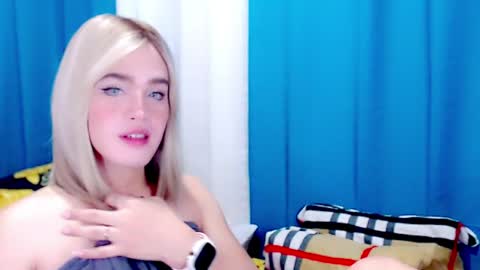 Snapshot of arianne_xoxo777 chatting on 07.02.26 ARIANNE CUMS online show from 07.02.26