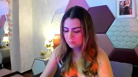 Snapshot of ariarous chatting on 04.14.26 aria online show from 04.14.26