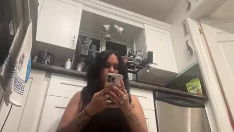 Snapshot of ariawestlove chatting on 11.18.25 Aria online show from 11.18.25