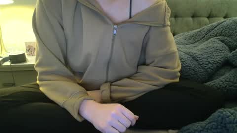 Snapshot of ariawoods chatting on 12.16.24 Aria Woods online show from 12.16.24