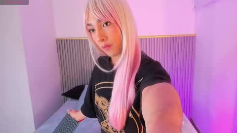 Welcome to Ari room online show from 04.13.26