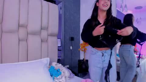 Welcome to Ari room online show from 05.31.26