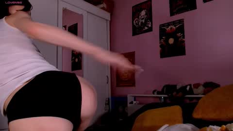 Snapshot of aribluush chatting on 11.13.25 aribluush online show from 11.13.25