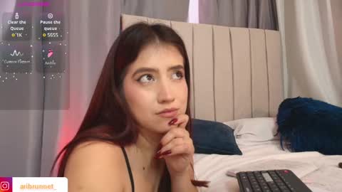 Snapshot of aribrunnet_ chatting on 02.27.25 Ari Just Ari online show from 02.27.25