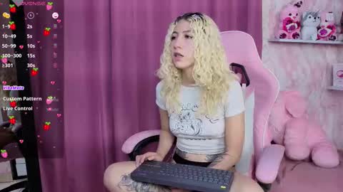 Ari Bunnie  online show from 11.07.25