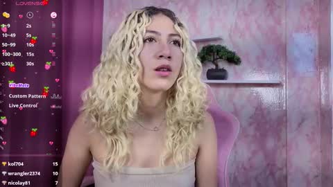 Snapshot of aribunnie chatting on 12.14.25 Ari Bunnie online show from 12.14.25