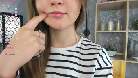 Snapshot of arieceruantes chatting on 11.25.25 Eva online show from 11.25.25