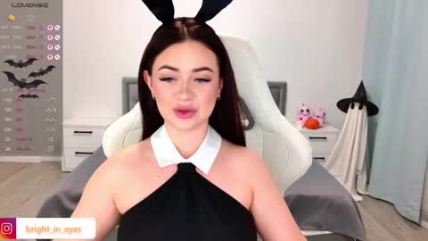 Snapshot of ariel__grand chatting on 11.01.25 Ariel online show from 11.01.25