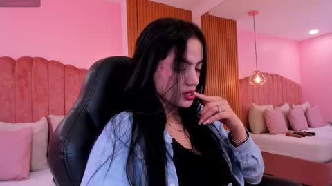 Snapshot of ariel_jonnes chatting on 09.09.25 Ariel online show from 09.09.25