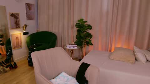 Snapshot of ariel_joy chatting on 06.22.26 Ari online show from 06.22.26