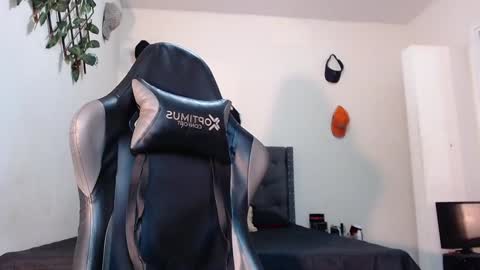 Snapshot of arielbronwxxx chatting on 01.30.25 chris online show from 01.30.25