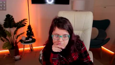 Snapshot of ariell_mini chatting on 12.17.25 Ariell Mini online show from 12.17.25