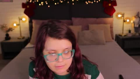 Snapshot of ariell_mini chatting on 12.18.25 Ariell Mini online show from 12.18.25