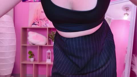 Snapshot of ariella__cute chatting on 05.17.26 Ariella online show from 05.17.26