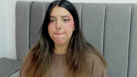 arihanna_london online show from 04.10.26