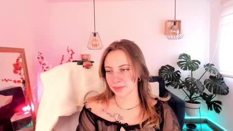 Snapshot of arii_1010_ chatting on 12.16.24 Ari online show from 12.16.24