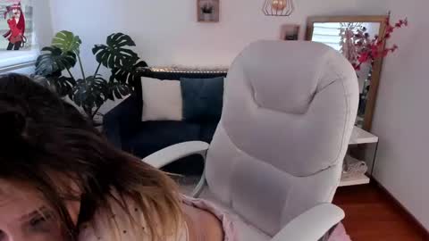 Snapshot of arii_1010_ chatting on 02.26.25 Ari online show from 02.26.25