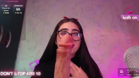 Snapshot of arii_vega chatting on 01.15.25 ARII VEGA online show from 01.15.25